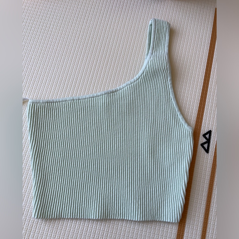 Brand new Babaton Sculpt Knit One-Shoulder Cropped Tank